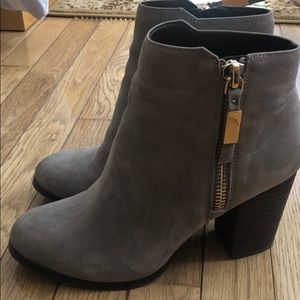 US 9 MATHIA ALDO US ANKLE BOOTS